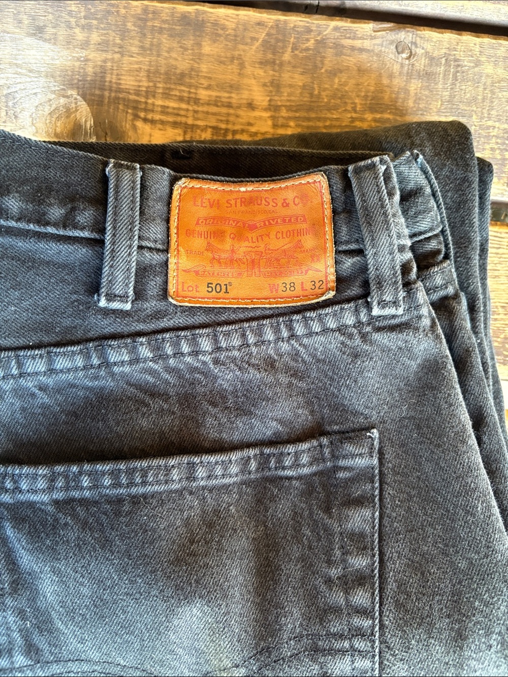 Black new 501s great condition no fading.
38x32